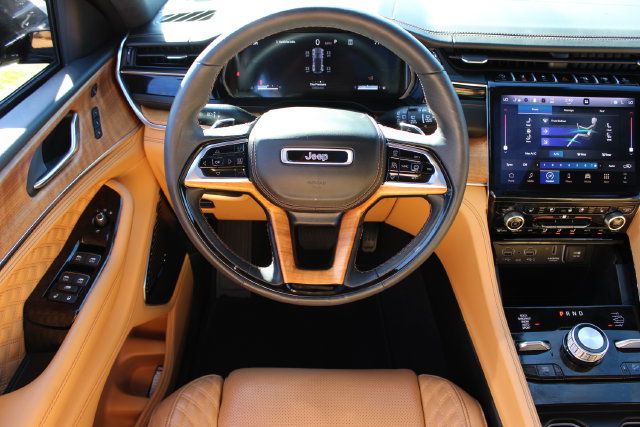 Used 2024 Jeep Grand Cherokee Summit AWD/4WD image 49
