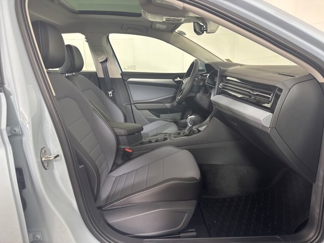 New 2025 Volkswagen Jetta SE image 4