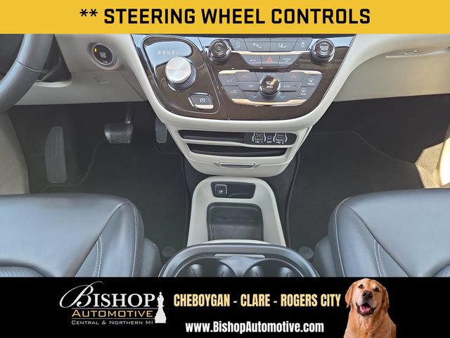 Used 2023 Chrysler Pacifica Touring-L FWD image 17