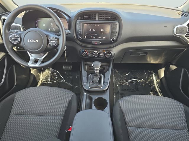 Used 2023 Kia Soul LX w/ LX Technology Package image 8