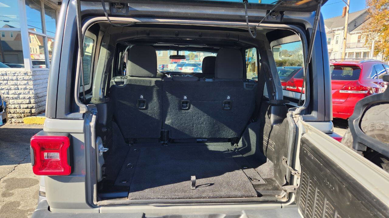 Used 2018 Jeep Wrangler Unlimited Sahara w/ Dual Top Group AWD/4WD image 16