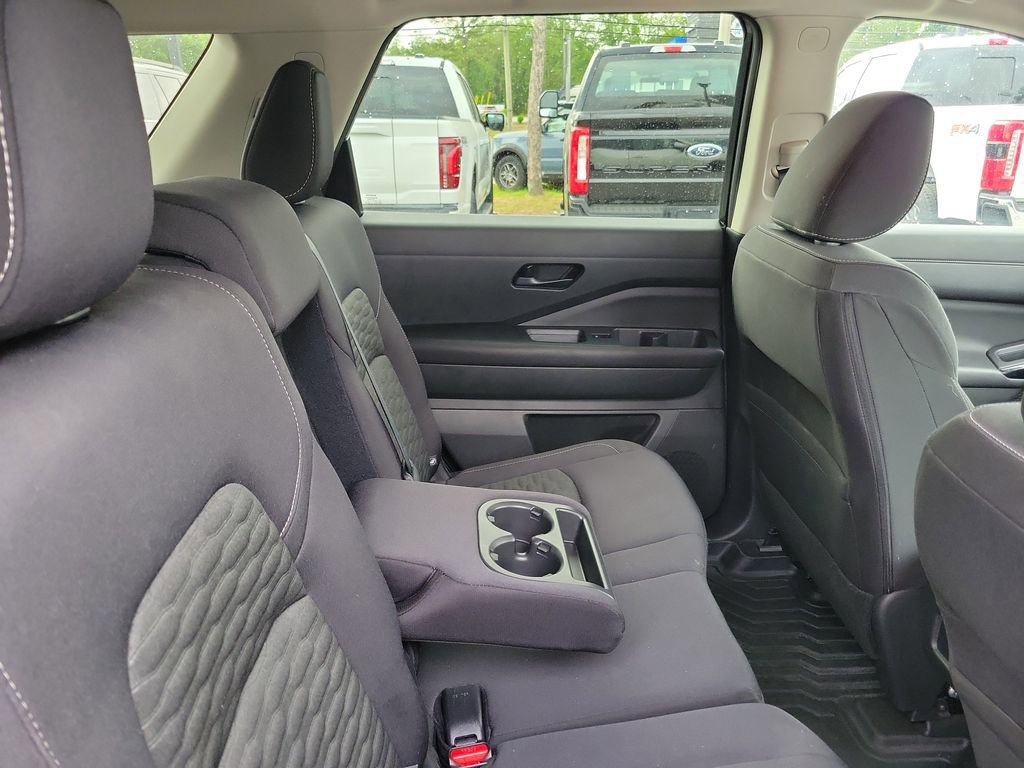 Used 2024 Nissan Pathfinder SV FWD image 34