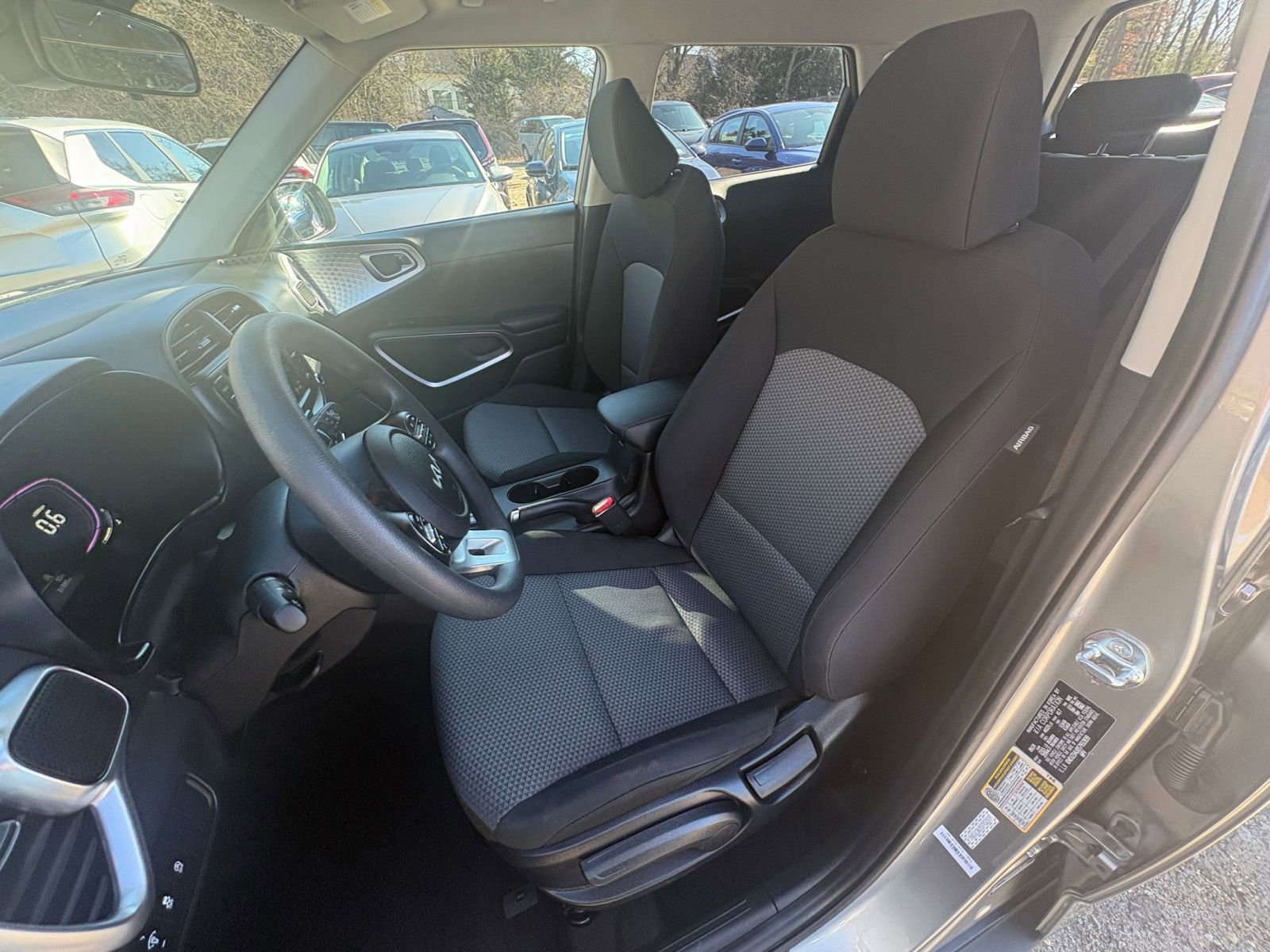 Used 2025 Kia Soul LX w/ LX Technology Package FWD image 33