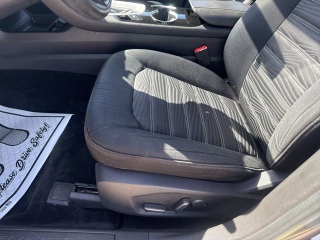 Used 2016 Ford Fusion SE FWD image 25
