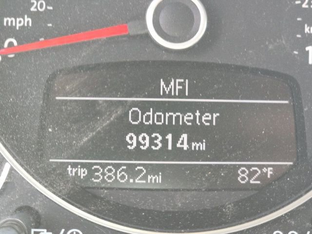 Used 2013 Volkswagen Beetle TDI FWD image 6