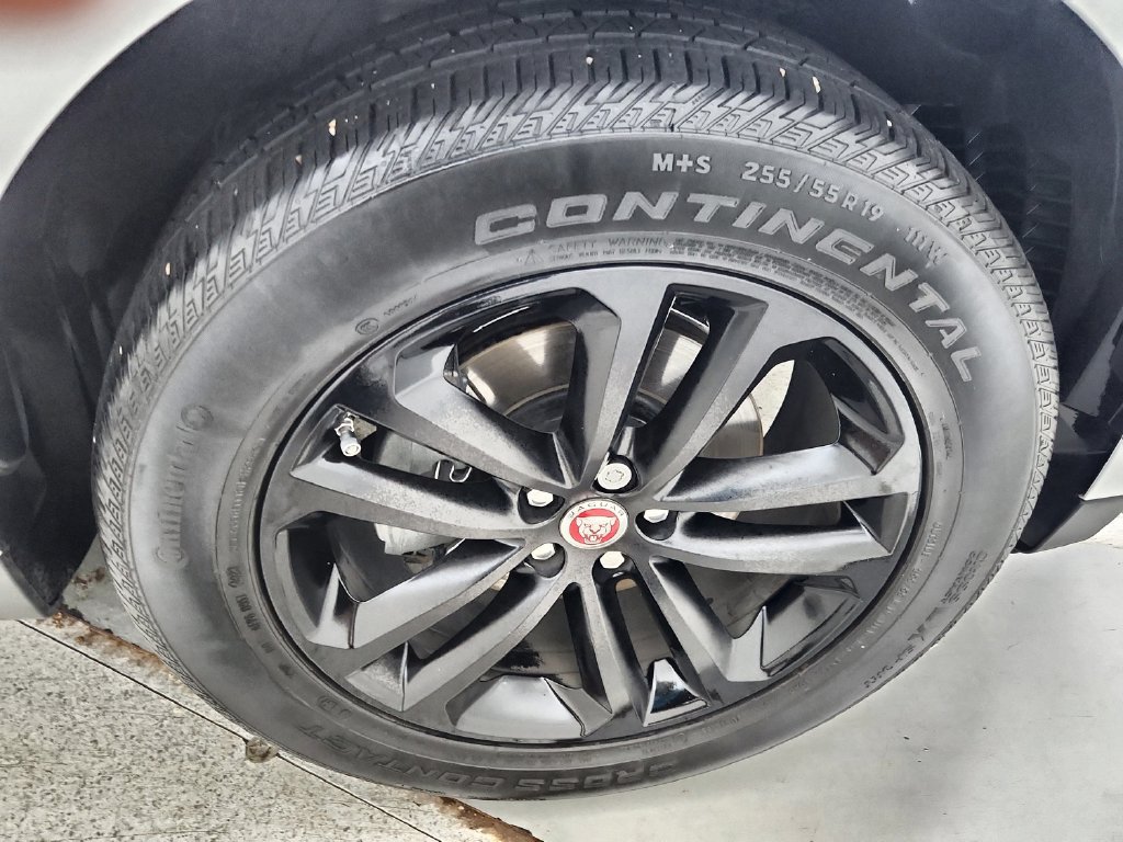 Used 2018 Jaguar F-PACE Premium AWD/4WD image 37