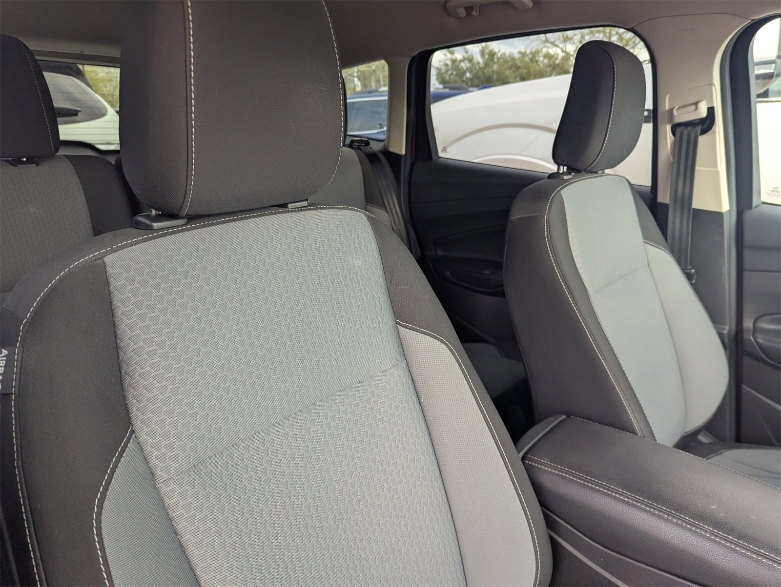 Used 2019 Ford Escape SE image 7