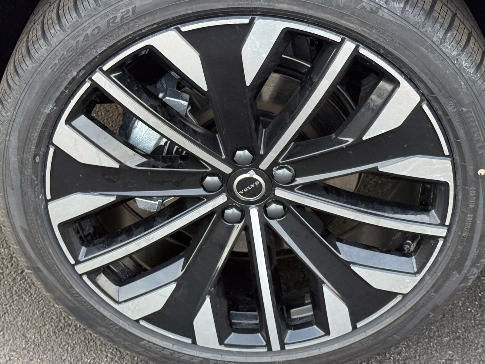 New 2026 Volvo XC60 B5 Ultra w/ Protection Package Premier AWD/4WD image 12