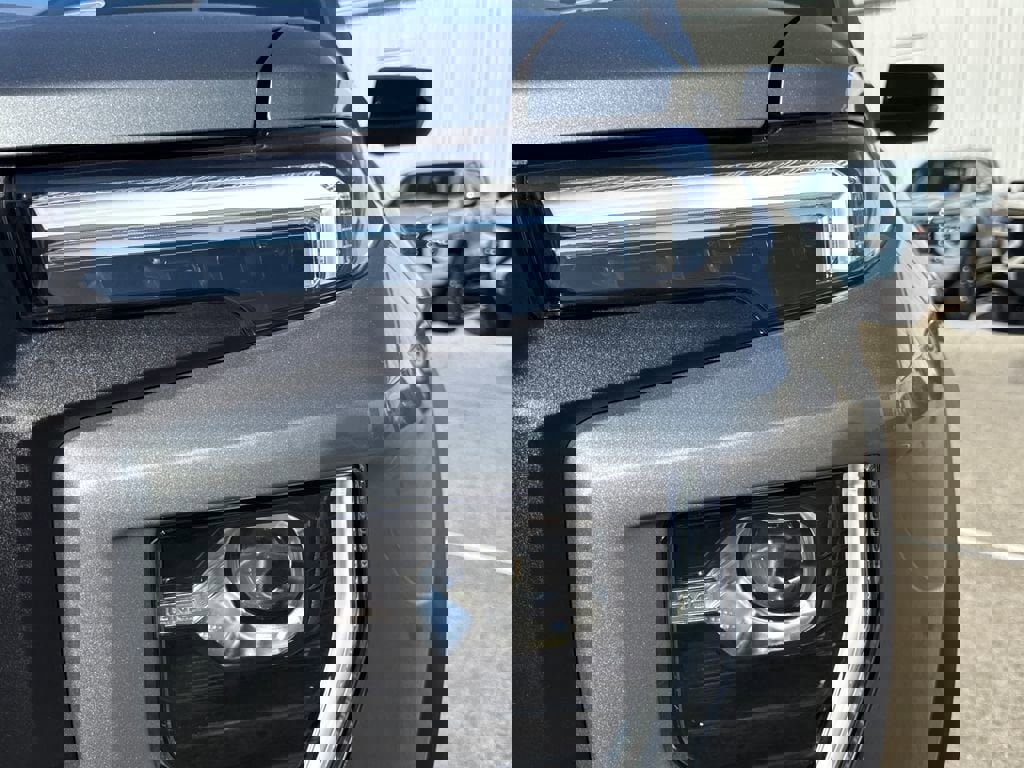 New 2026 GMC Canyon Elevation w/ Convenience Package image 9