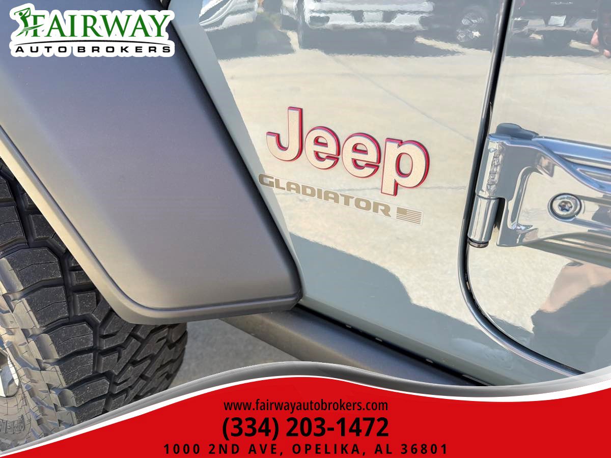 Used 2025 Jeep Gladiator Rubicon w/ Convenience Group AWD/4WD image 13