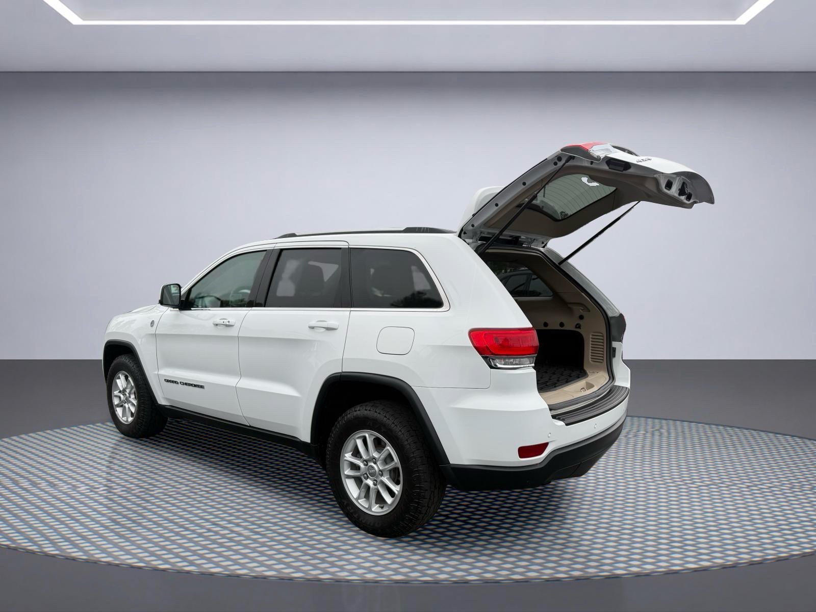 Used 2018 Jeep Grand Cherokee Laredo AWD/4WD image 7