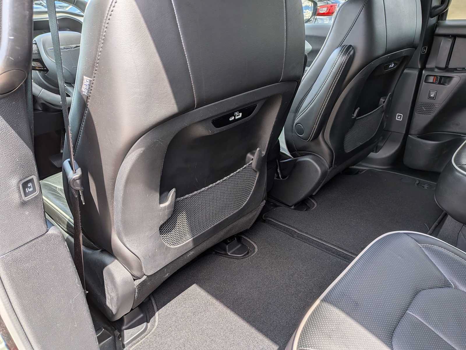 Used 2023 Chrysler Pacifica Limited w/ S Appearance Package AWD/4WD image 19