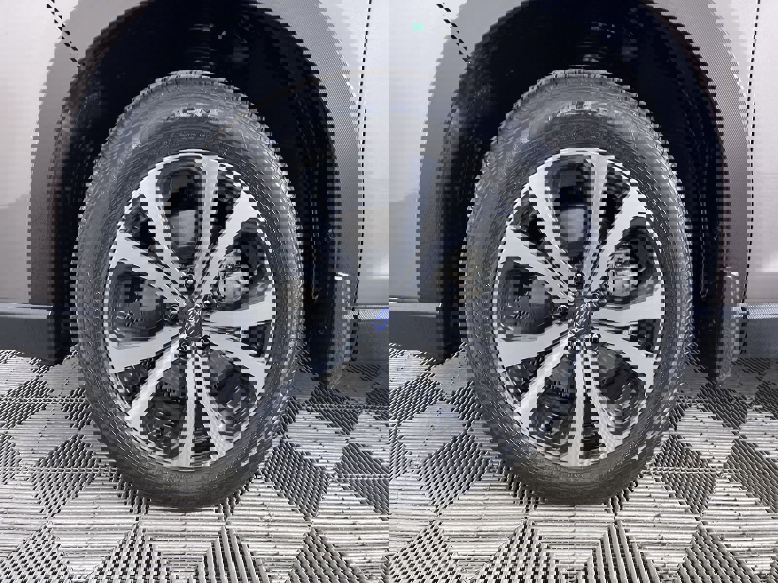 Used 2023 Subaru Forester Limited image 26