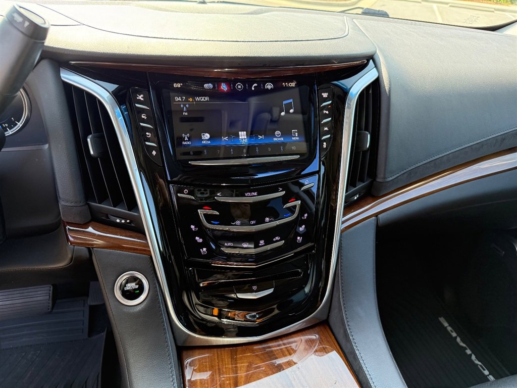 Used 2016 Cadillac Escalade Premium image 17