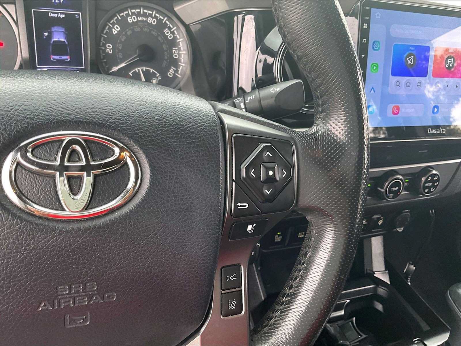 Used 2018 Toyota Tacoma TRD Off-Road w/ Technology Package AWD/4WD image 21