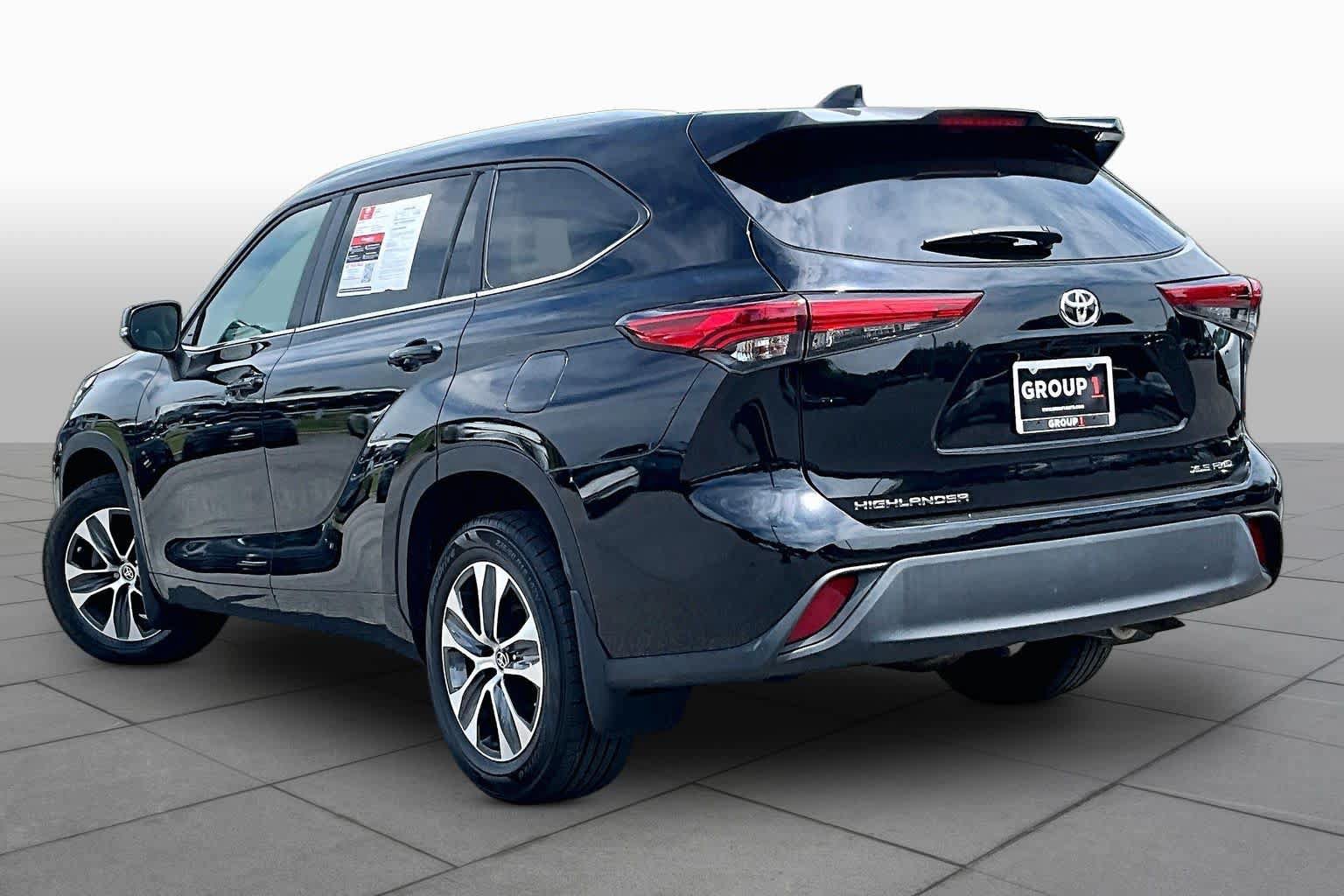 Used 2023 Toyota Highlander XLE AWD/4WD image 12