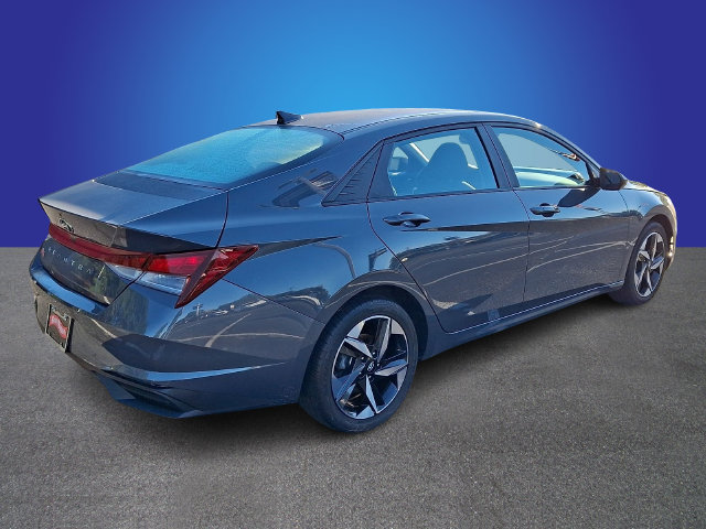 Used 2023 Hyundai Elantra SEL w/ Convenience Package FWD image 4