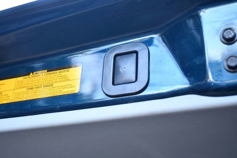 Used 2011 Toyota Sienna XLE w/ Premium Pkg image 8