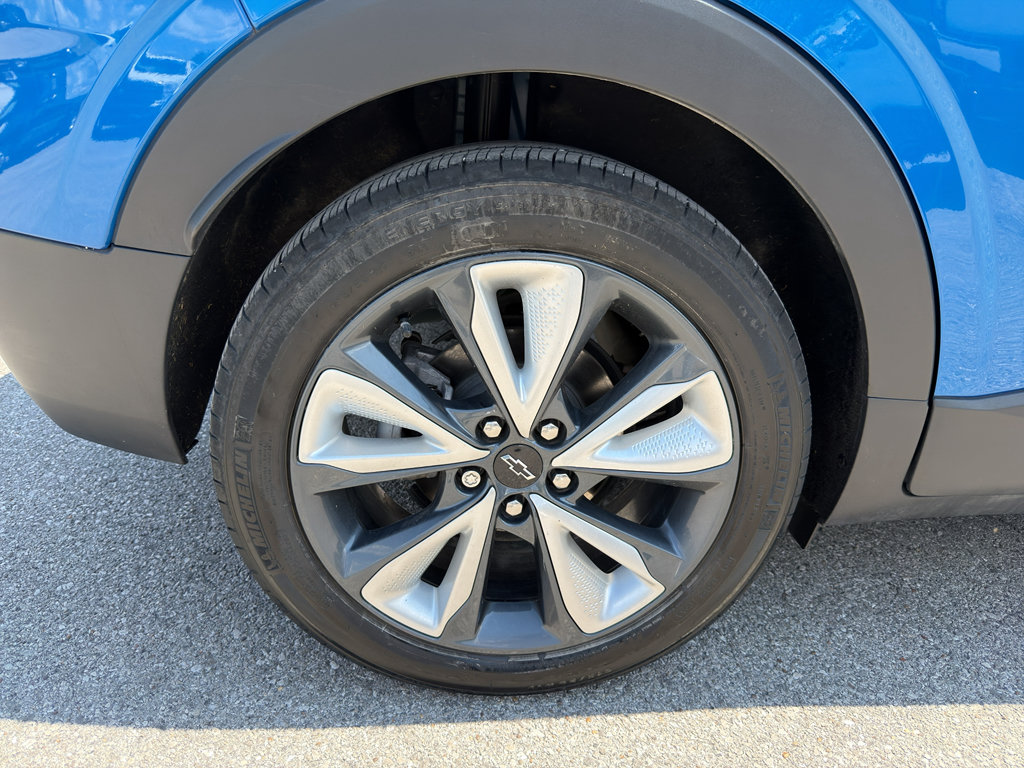 Used 2022 Chevrolet Bolt EUV LT w/ Convenience Package FWD image 12