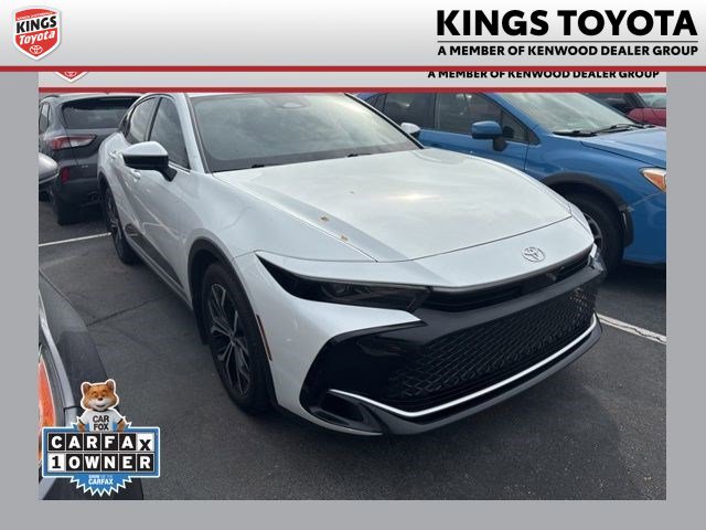 Used 2023 Toyota Crown XLE image 1