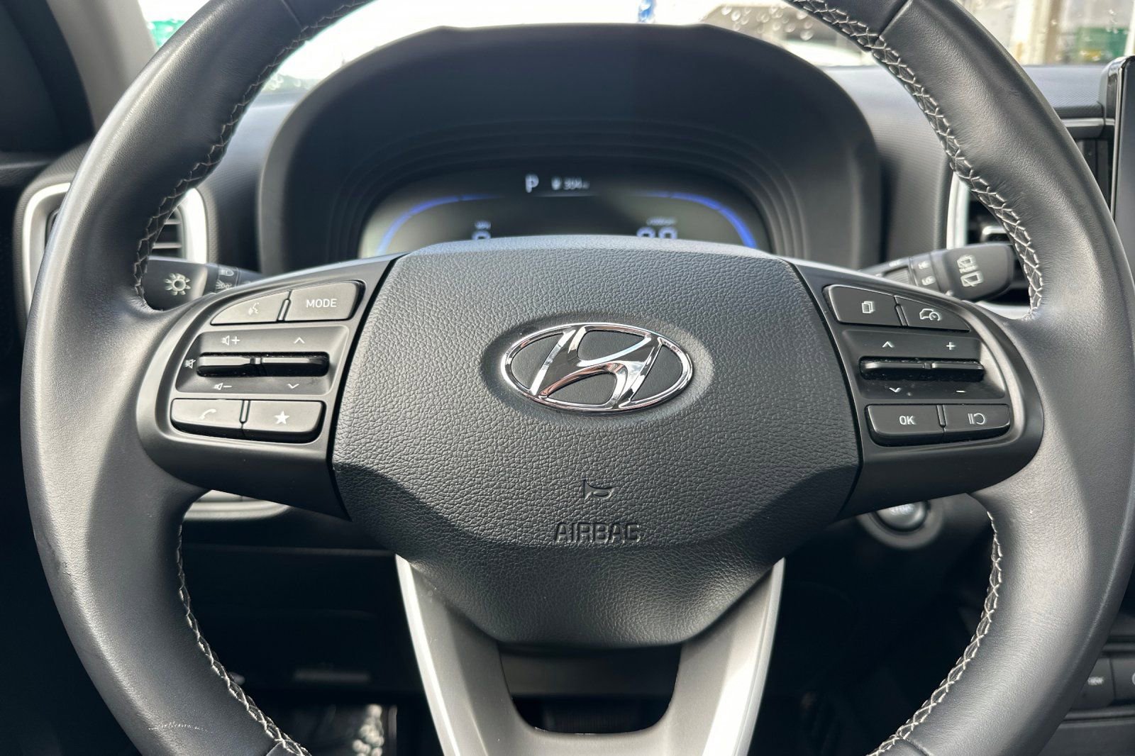 Used 2025 Hyundai Venue SEL image 23