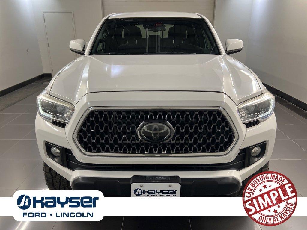 Used 2018 Toyota Tacoma TRD Off-Road image 2