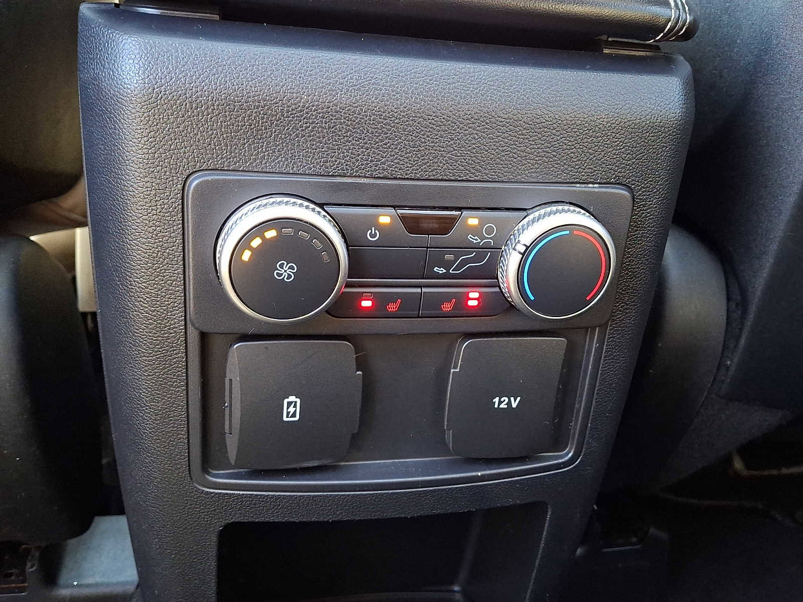 Used 2020 Ford Explorer XLT w/ Equipment Group 202A AWD/4WD image 12