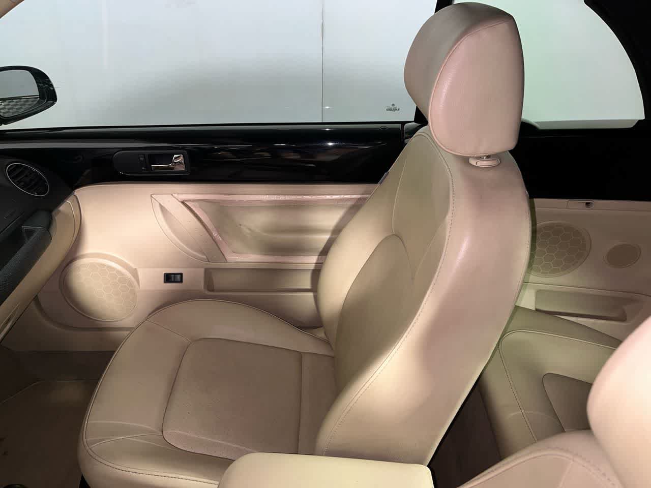 Used 2008 Volkswagen Beetle SE FWD image 23