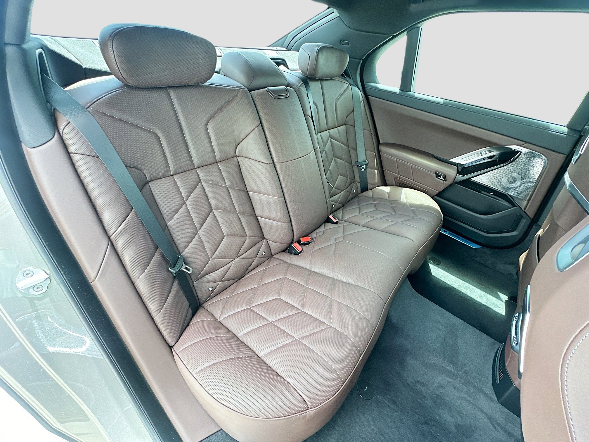 New 2025 BMW 750e xDrive w/ Executive Package image 23