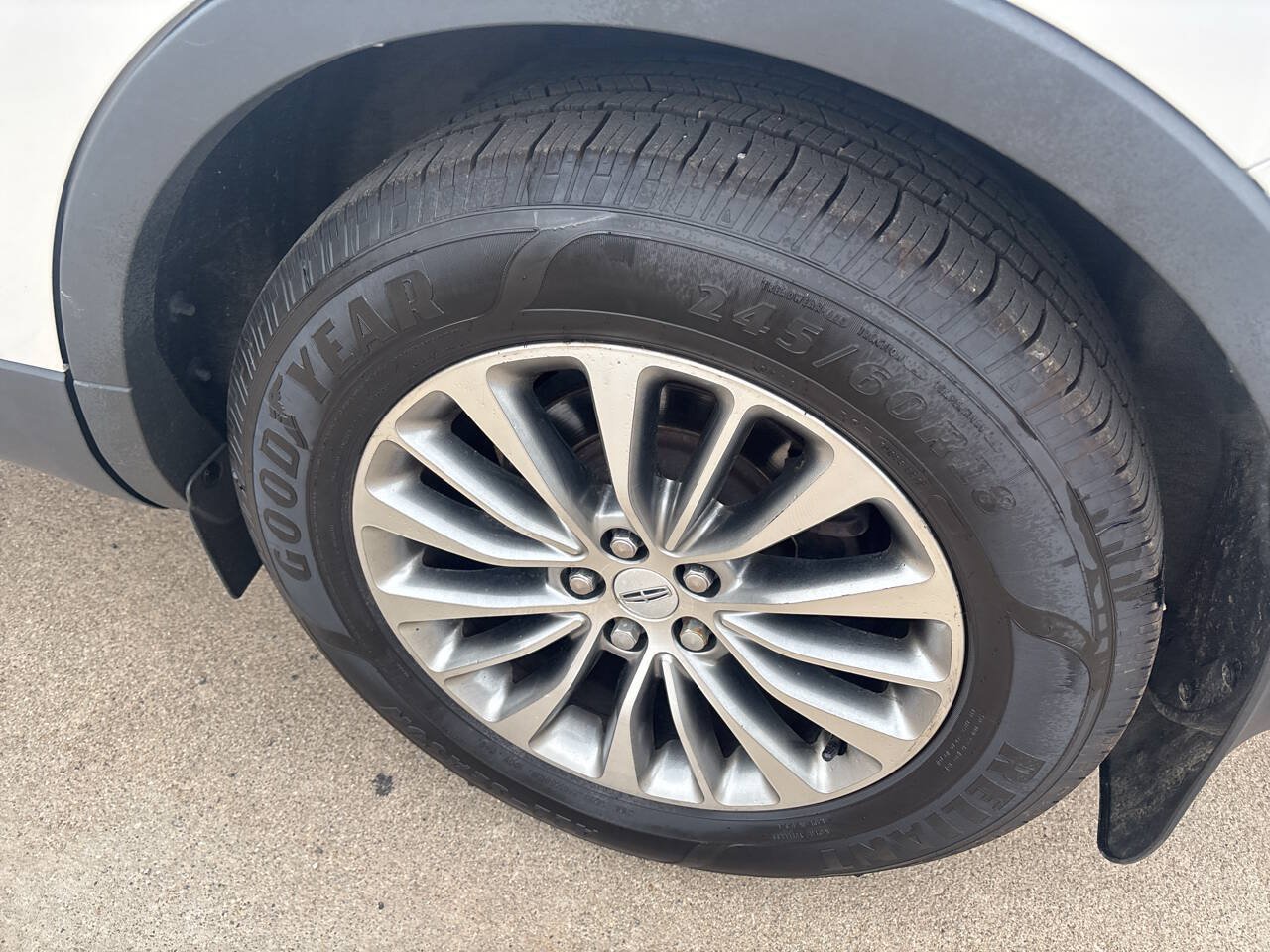 Used 2016 Lincoln MKX Select FWD image 8