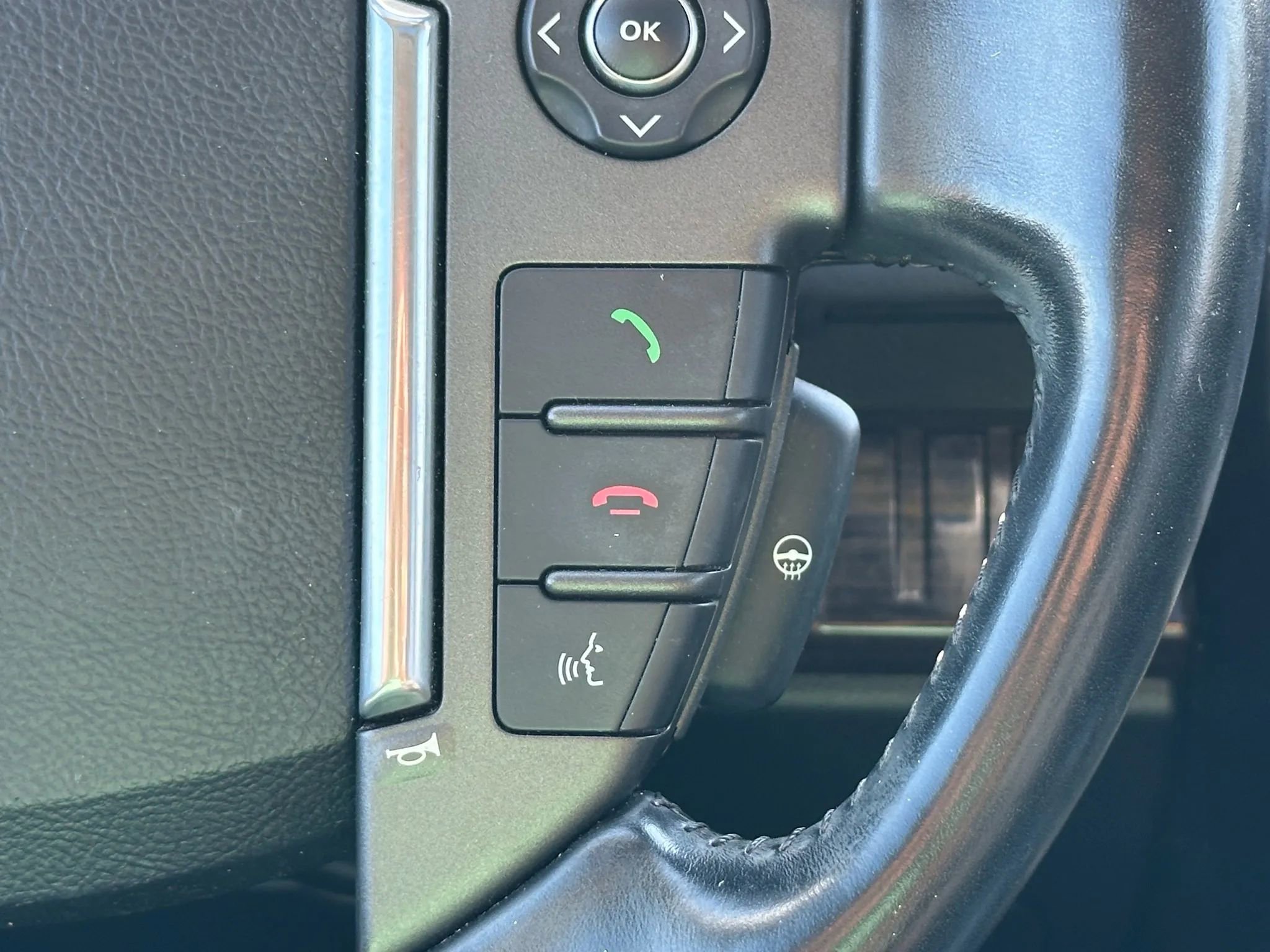 Used 2015 Land Rover LR2 HSE image 37