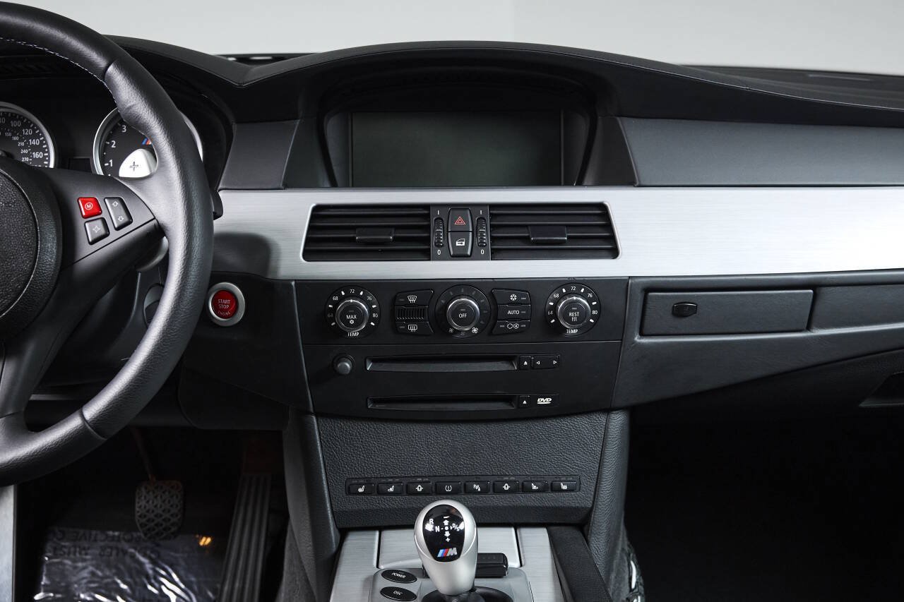 Used 2006 BMW M5 RWD image 64