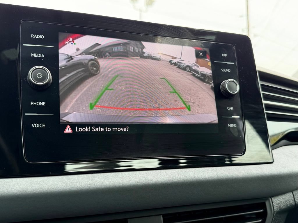 Used 2025 Volkswagen Jetta SE FWD image 47