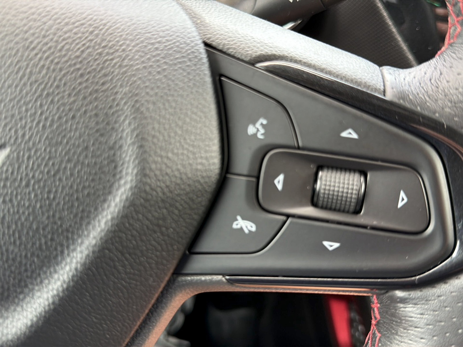 Used 2021 Chevrolet TrailBlazer RS w/ Sun and Liftgate Package FWD image 22