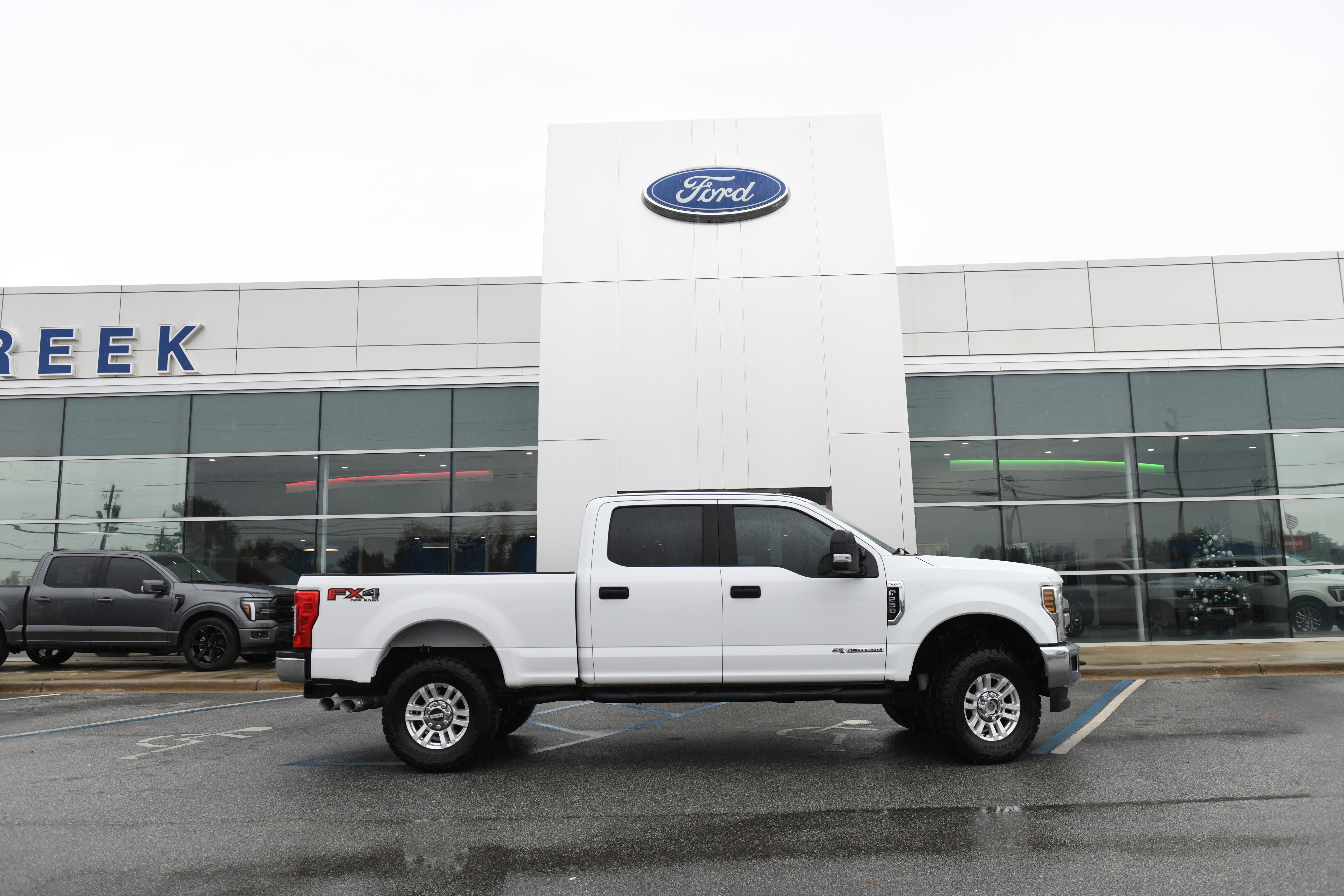Used 2018 Ford F250 XLT w/ XLT Value Package AWD/4WD image 2