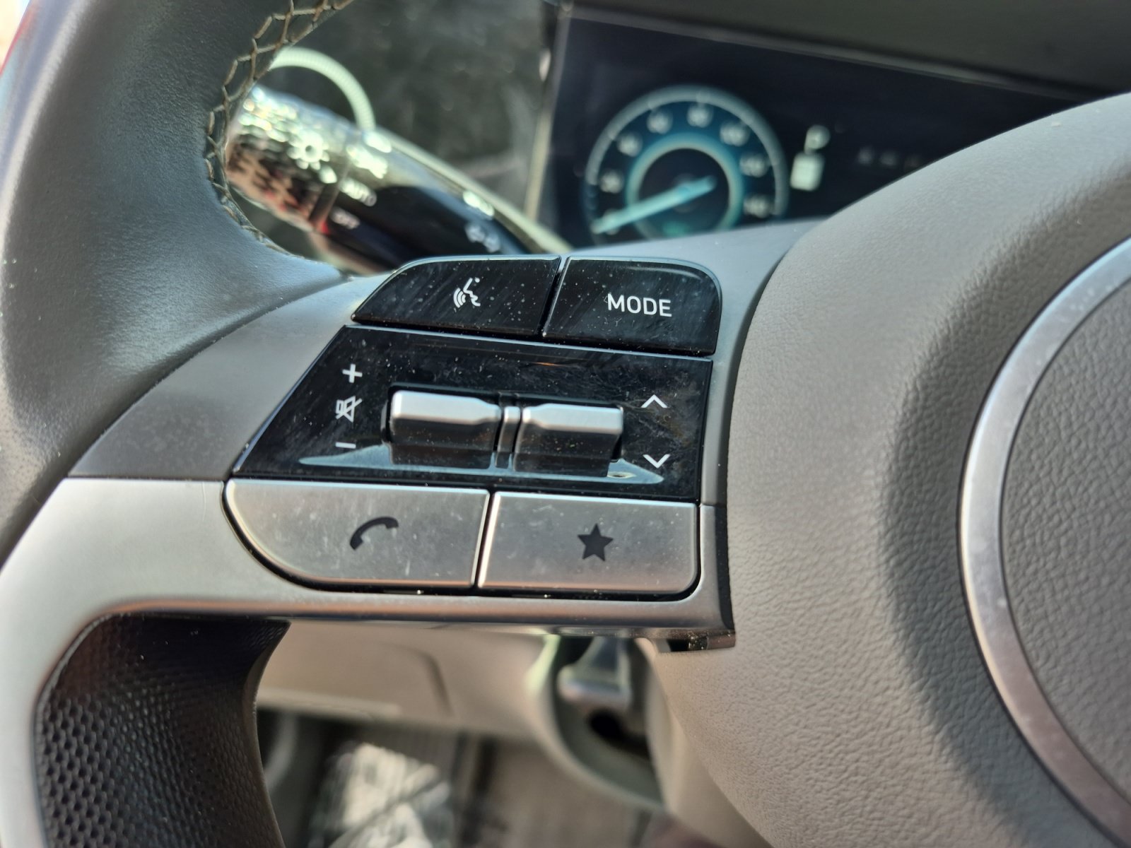 Used 2025 Hyundai Elantra SEL FWD image 26