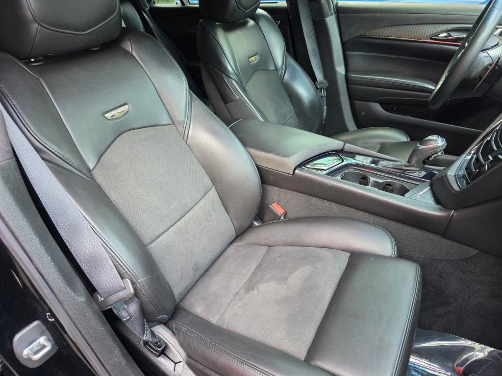 Used 2019 Cadillac CTS V w/ Luxury Package RWD image 28