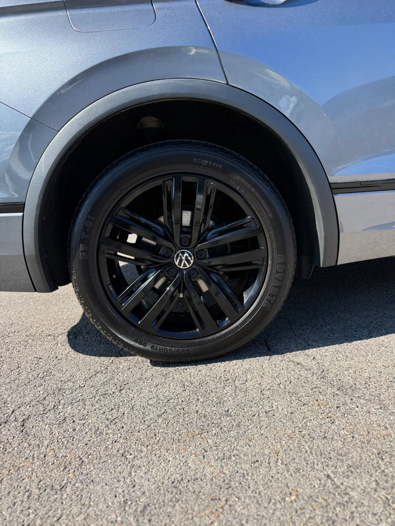 Used 2022 Volkswagen Tiguan SE R-Line AWD/4WD image 31