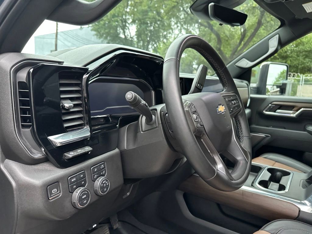 Used 2024 Chevrolet Silverado 2500 High Country w/ Technology Package AWD/4WD image 9
