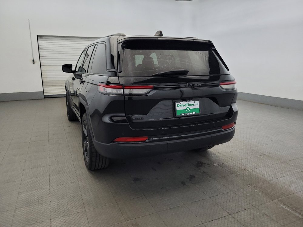 Used 2023 Jeep Grand Cherokee Altitude AWD/4WD image 6