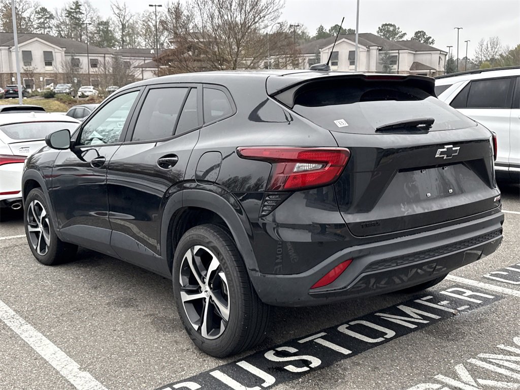 Used 2024 Chevrolet Trax RS w/ Driver Confidence Package image 11