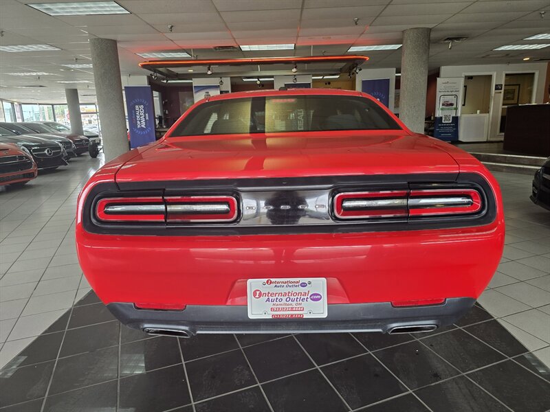 Used 2015 Dodge Challenger SXT RWD image 5