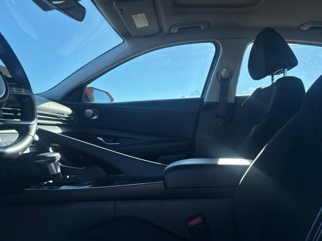 Used 2025 Hyundai Elantra SEL FWD image 42