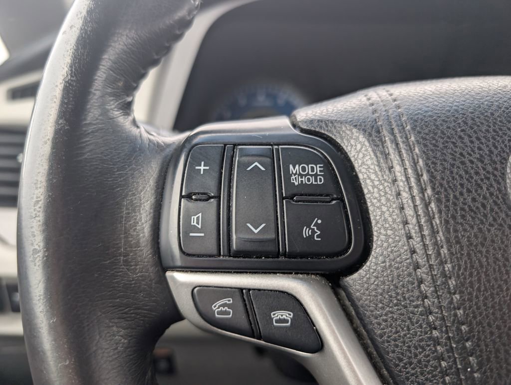 Used 2017 Toyota Sienna L image 17