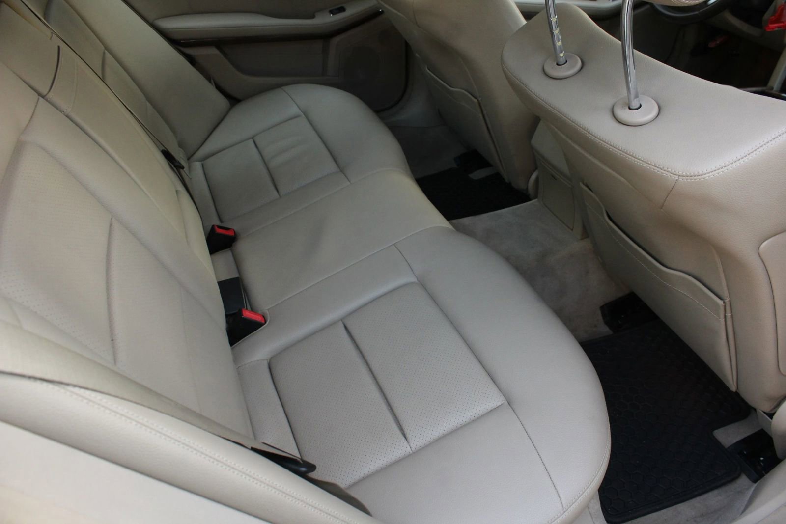 Used 2011 Mercedes-Benz E 350 4MATIC Sedan image 20