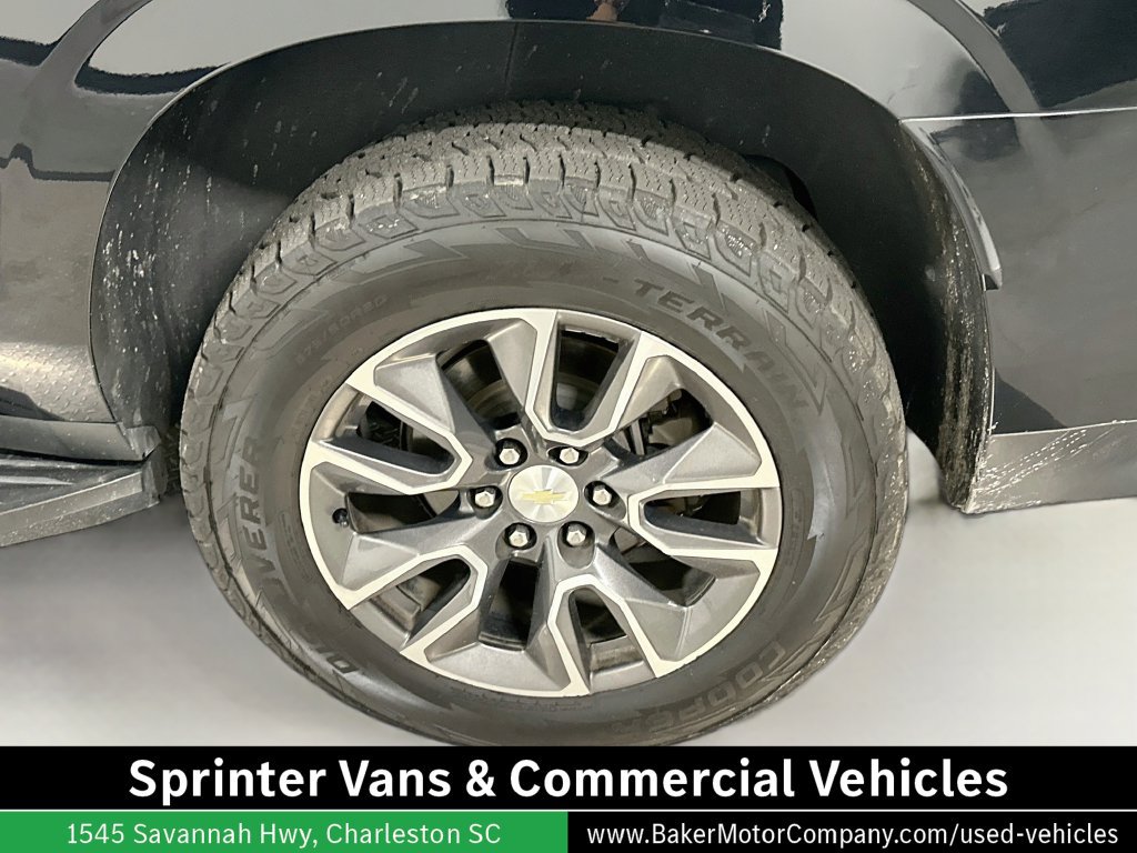 Used 2021 Chevrolet Suburban LT w/ Luxury Package RWD image 35
