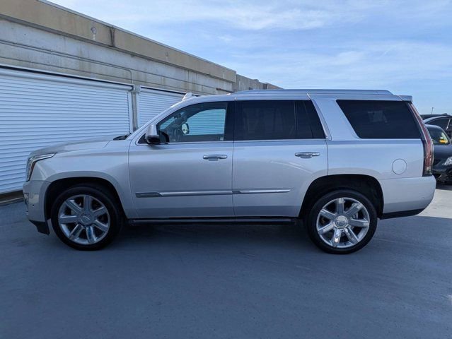 Used 2018 Cadillac Escalade Premium Luxury AWD/4WD image 6