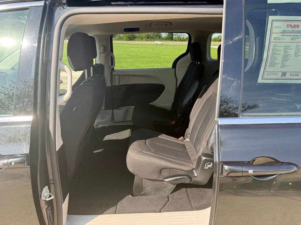 Used 2022 Chrysler Voyager LX FWD image 13