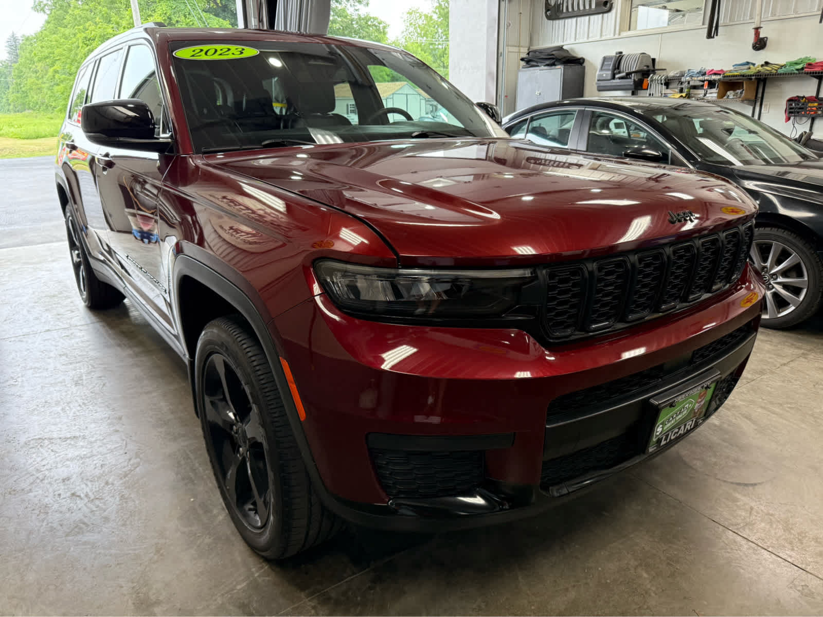 Used 2023 Jeep Grand Cherokee L Laredo AWD/4WD image 3