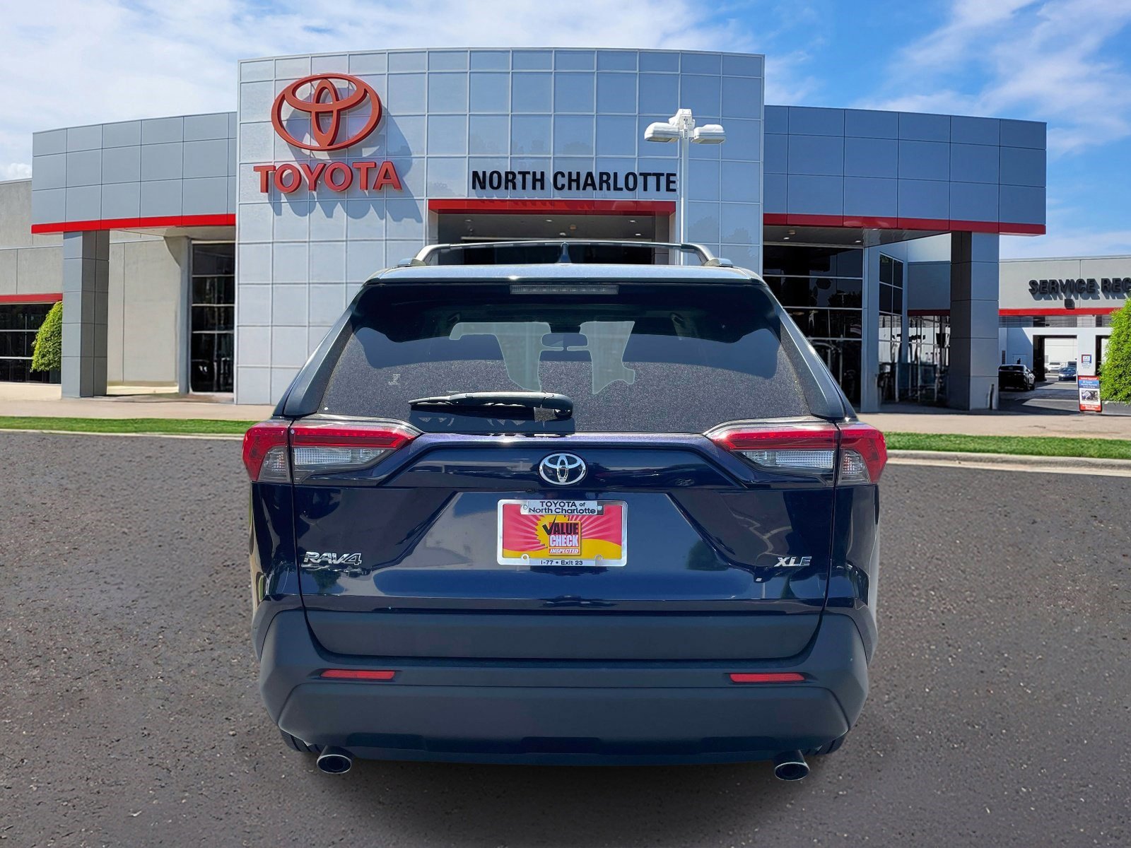 Used 2019 Toyota RAV4 XLE w/ Convenience Package FWD image 5